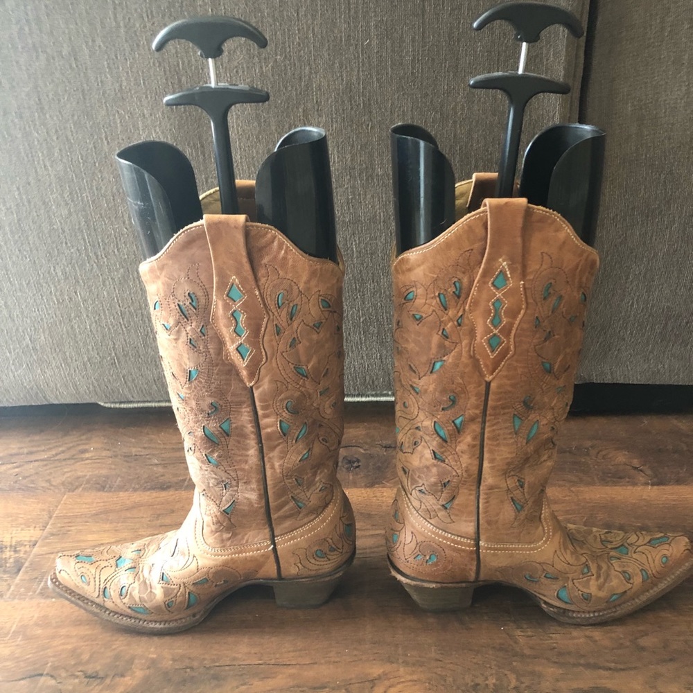 Women’s Corral boots sz 7M chocolate and turquoise